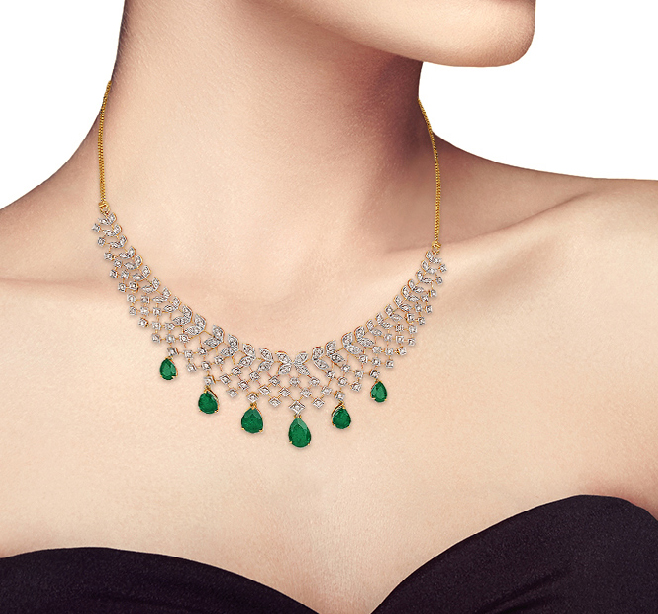 Diamond necklace studded with natural diamonds