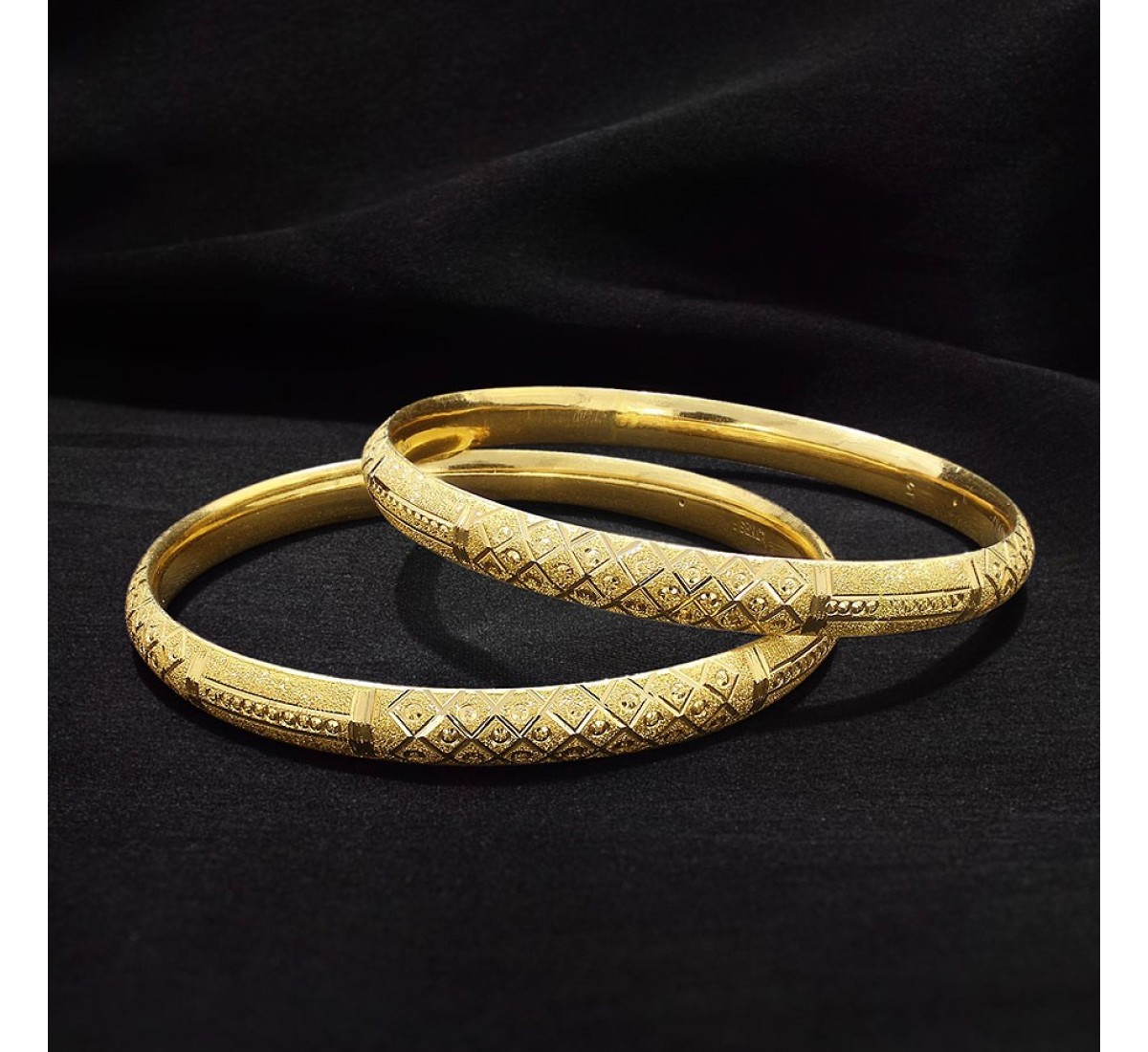 Radiant Livia Charm Gold Bangles